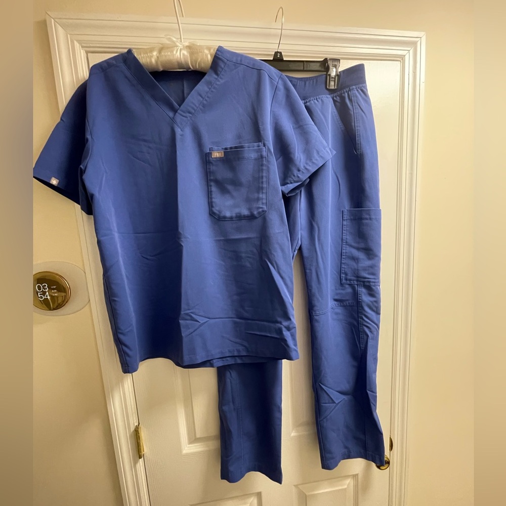 FIGS Men’s Blue V-Neck Scrub Top and Pant